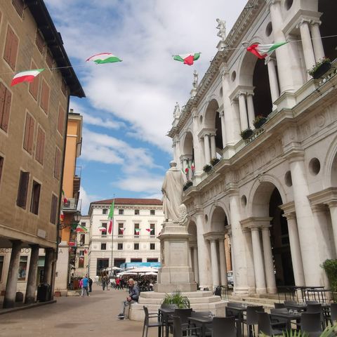 Parte le tre giorni di festa degli Alpini di ieri e di oggi: informazioni utili per chi “marcia” su Vicenza