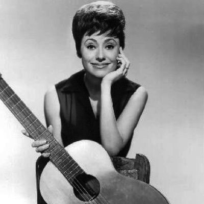 Caterina Valente. La cantante e attrice, interprete nel 59 della memorabile Bongo Cha Cha Cha, è scomparsa il 9 settembre all'età di 93 anni