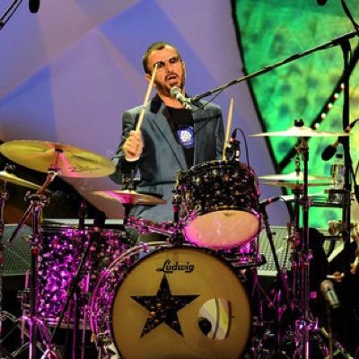Parliamo di Ringo Starr, che ha annunciato l'uscita del suo nuovo EP; con l'ex batterista dei Beatles torniamo poi al 1973.