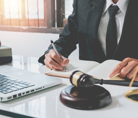 Eliott Dear Lawyer | Facts regarding the business lawyer