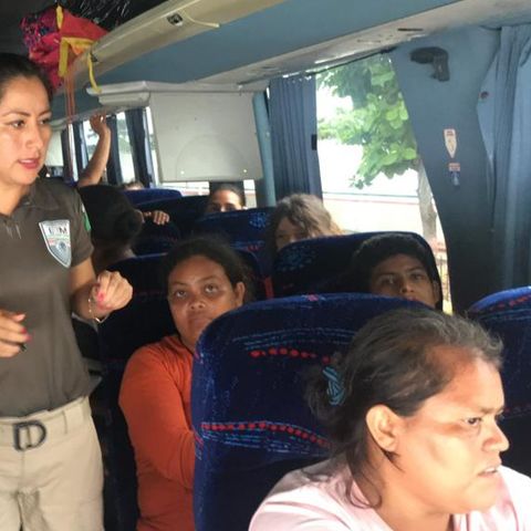 Migrantes llegan en 45 autobuses a CDMX