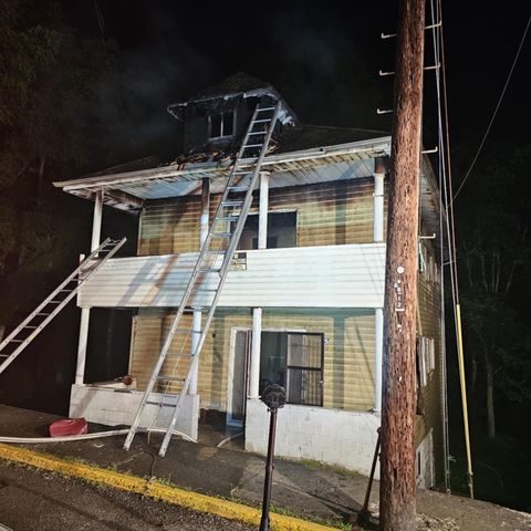 Morgantown Fire Department battles fire at unoccupied home