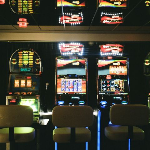 Contrasto al “Far West” delle slot machines fuori orario: multe fino a 87 mila euro agli esercenti