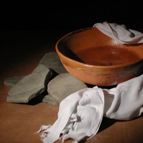 Dlaczego Jezus umył nogi swoim uczniom - Tomasz Guńka