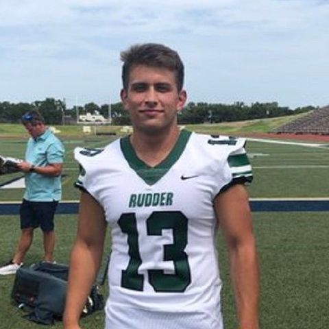 Rudder QB EJ Ezar