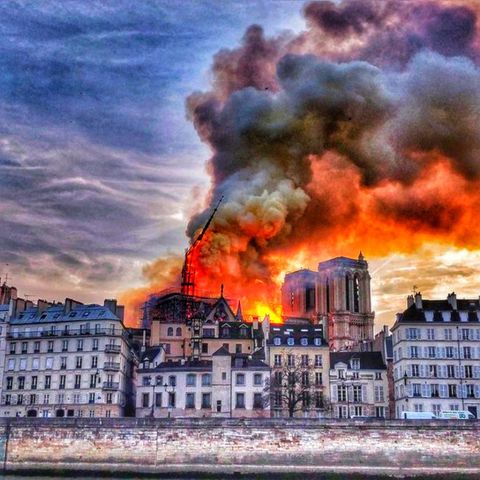 TG Europeo Notre Dame brucia, ma la ricostruiremo!