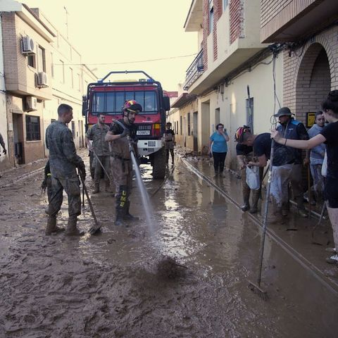 Alluvione in Spagna: allerta rossa a Barcellona. Non ci sono vittime nel parking ad Aldaia