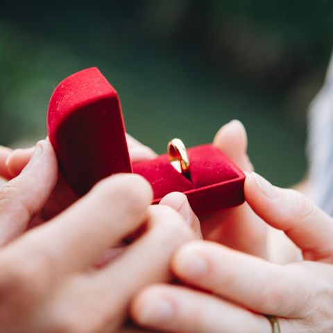 What would YOU do if you hated your engagement ring?!