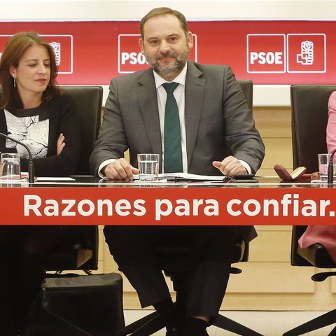 #LaCafeteraPactoreando .- El PSOE amenaza con buscar alianzas a la derecha... Además series con @_AnaPastor_