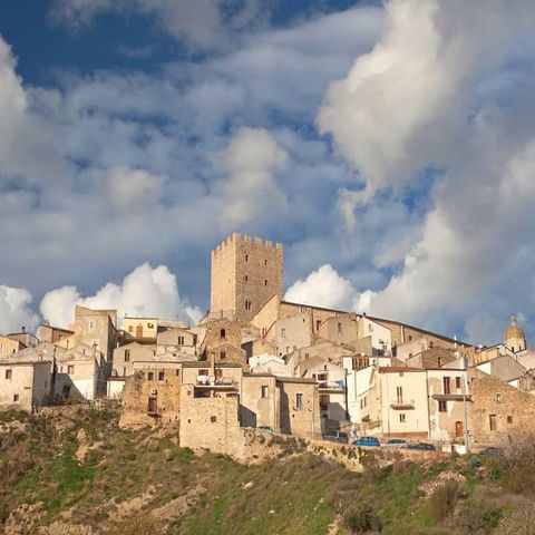 Pietramontecorvino il borgo italiano risorto dalle sue ceneri come l'araba fenice
