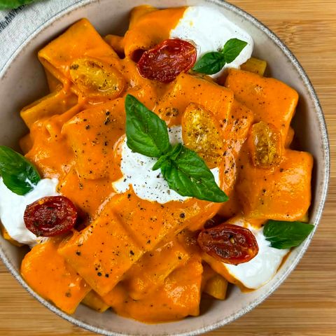 Pasta con pomodorini arrosto e stracciatella