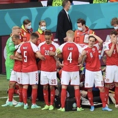 Fra fodboldfest til nationalt traume: Derfor påvirkede Eriksens kollaps os voldsomt