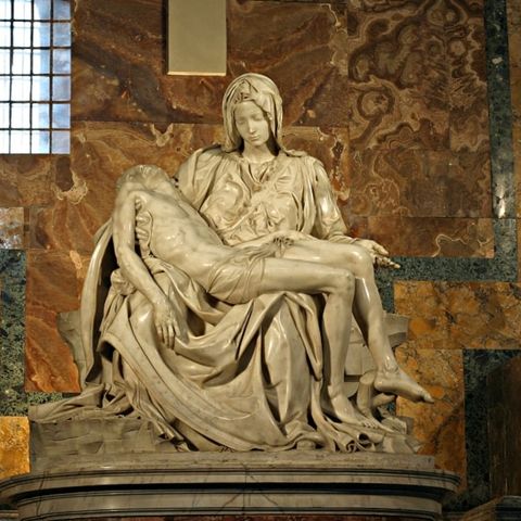 L'immortale bellezza scolpita nel marmo: la Pietà di Michelangelo