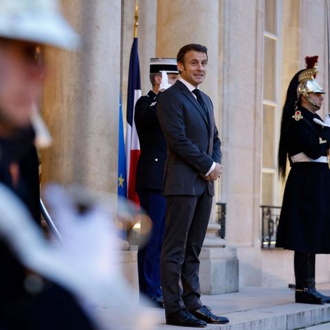 Parigi teme scontri, Macron in Qatar tra le polemiche (di Tullio Giannotti)