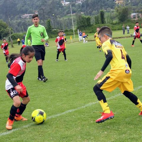 Rueda el balón: fútbol para la paz y reconciliación