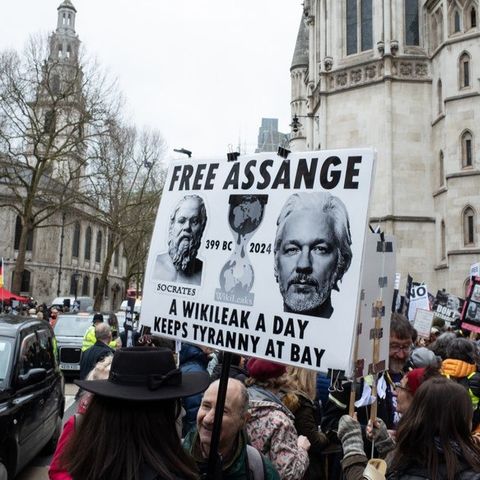 Assange vince all’Alta Corte di Londra: potrà fare appello contro l’estradizione negli USA