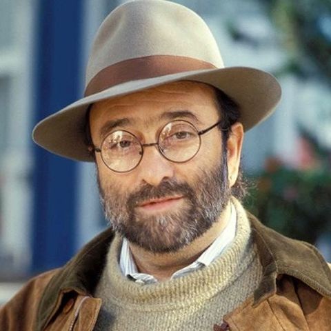 Lucio Dalla. Andiamo al 1988 per parlarvi del brano "Felicità", una sempre attuale riflessione sulla vita in un poetico capolavoro in musica