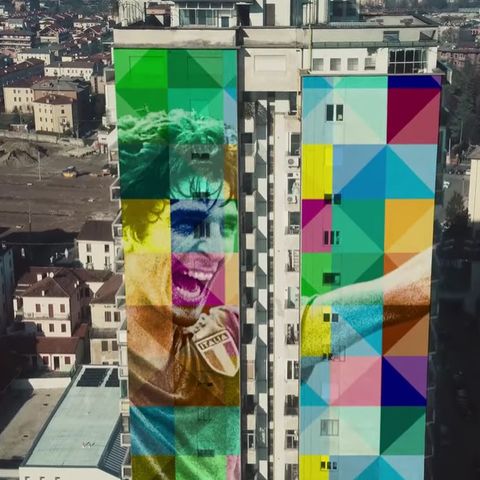 Pablito in gol nell’urban art. Una sua gigantografia in chiave pop sulla Torre Everest