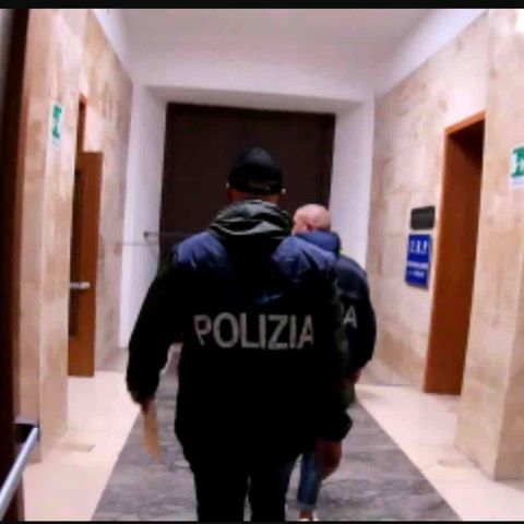 Napoli, violenta la sua ex minorenne e poi invia video al suo nuovo fidanzato: arrestato