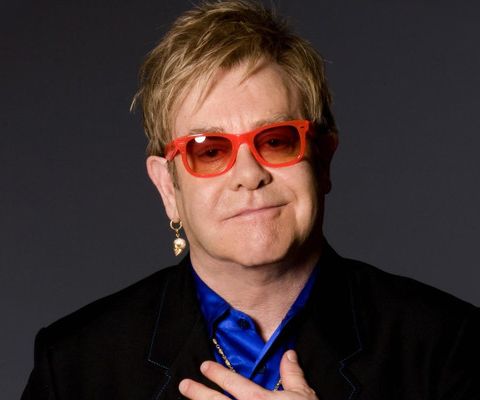 Parliamo del party pre-Oscar a scopo benefico, che Elton John organizza ogni anno a Los Angeles nella Notte degli Oscar. Poi andiamo al 1992