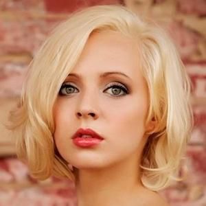 Madilyn Bailey - Silent Night