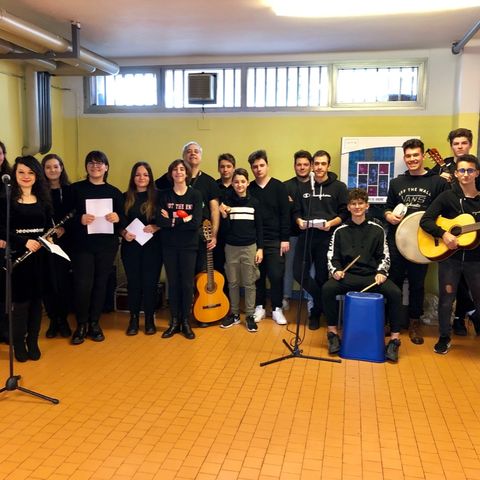 Episodio 3 - Cremona Breakfast presents the Torriani Music Class performing the song ‘Un chimico’ by Fabrizio De André