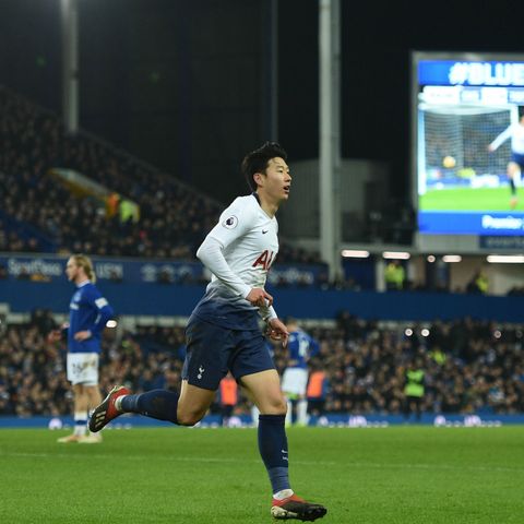 Spurs hit Everton for six as they close in on the top