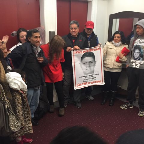 Antonio Tizapa padre de uno y de todos los 43 normalistas de Ayotzinapa nos compaña con una comitiva para hablarnos de su historia