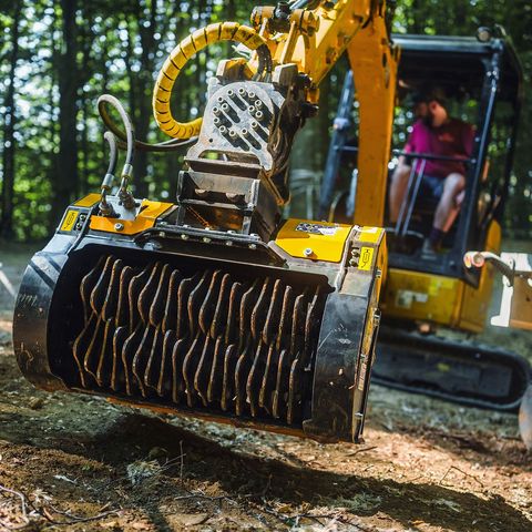 La benna selezionatrice MB-HDS207 di MB Crusher al servizio dei trail per mountain bike
