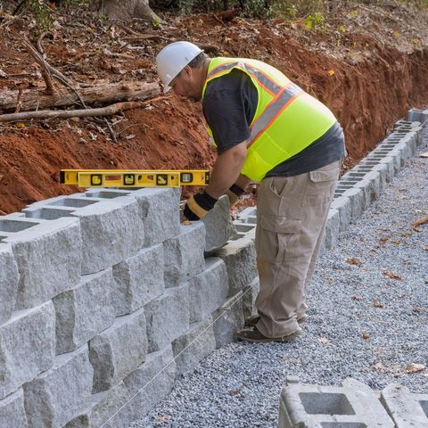 What is a Retaining Wall and How to Build It – Easy Guide