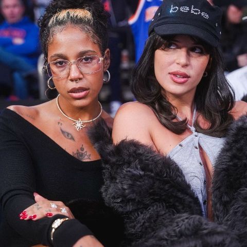 Tokischa y Nathy Peluso juntas en el juego de los Knicks en el Madison - Viene Colaboracion