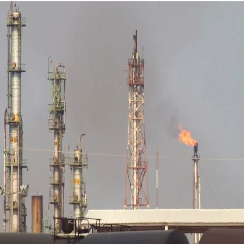 OPEP acuerda extensión de recorte de producción, México no acepta