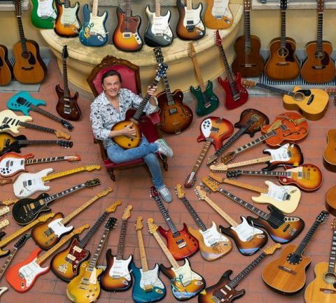 Dodi Battaglia: «In "Nelle mie corde" mi racconto attraverso le mie chitarre»