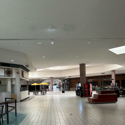 Special: The Hough Stuff Ep. 2: Charlie goes to the mall