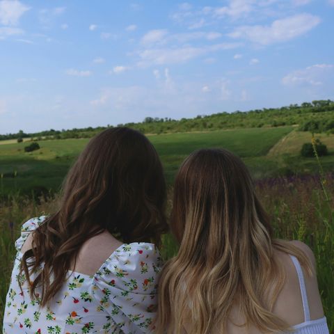 Between us - Candid and Conversational
