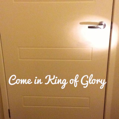 Be lifted up you everlasting doors