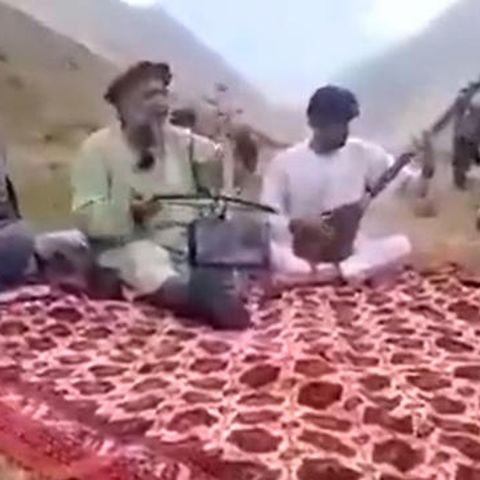 Un cantante folk prelevato da casa e ucciso dai talebani