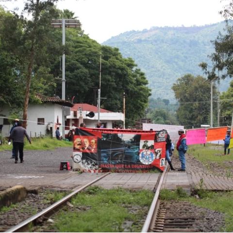 Continúan los bloqueos de la CNTE a vías del tren en Michoacán