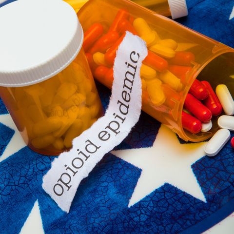 The American Opioid Crisis: Drug addiction, Side effects Risks, Symptoms, Recovery
