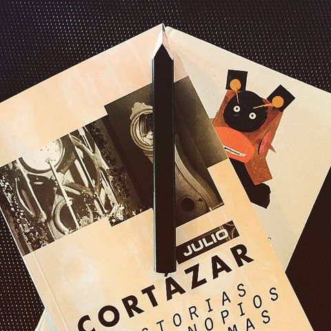 Julio Cortázar - Preámbulo a las instrucciones para dar cuerda al reloj