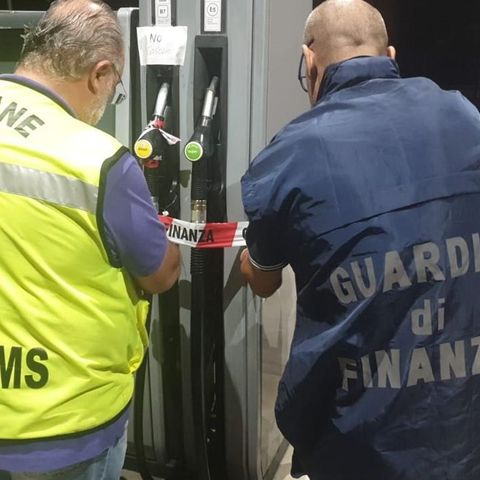 Distributore sotto sequestro: il gasolio è irregolare. “Congelati” 8 mila litri