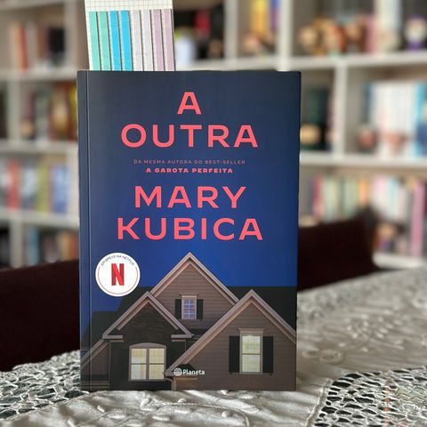 8ª  e ÚLTIMA leitura do livro "A Outra" da Mary Kubica