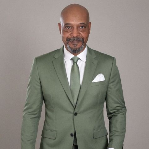 Start Strong, Ditch Perfection & Prioritize Your Audience with Earl Hall | Talk With TAS