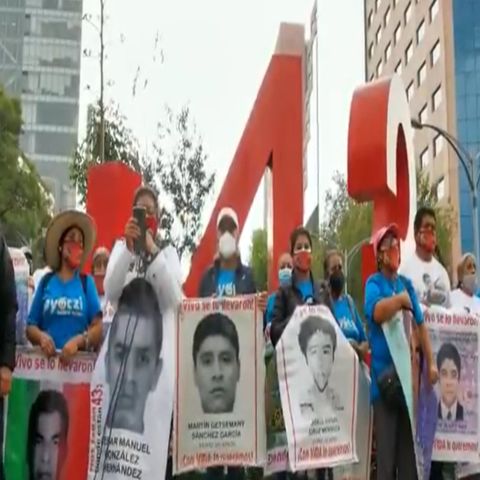Piden padres de los 43 estudiantes de Ayotzinapa a Amlo agilizar investigaciones