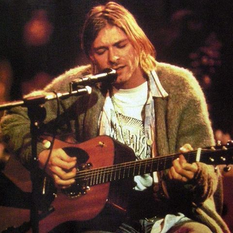 KURT COBAIN: sarà venduta all'asta la chitarra usata nel concerto MTV Unplugged, in cui realizzò la cover di "The man who sold the world".