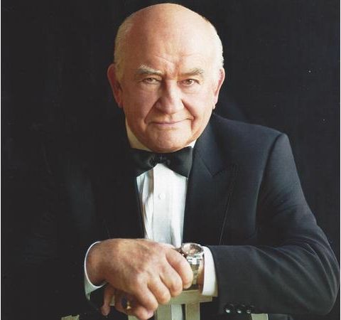CHRISTMAS MUVIES SPOTLIGHT SPECIAL EDITION WITH A VERY SPECIAL GUEST ED ASNER
