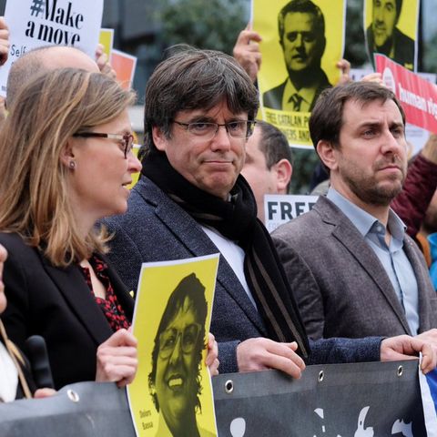Juez aplaza euroorden contra Puigdemont