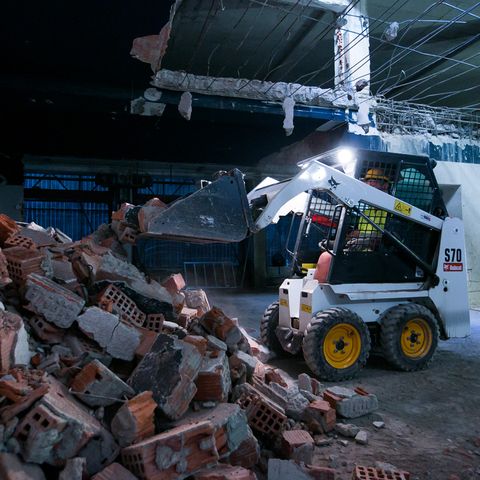 Ascolta la news sui cinque Bobcat impegnati per la demolizione degli interni in centro a Milano