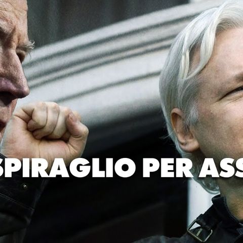 Uno spiraglio per Assange - Dietro il Sipario - Talk Show