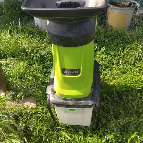 Plant shredder & compost bin